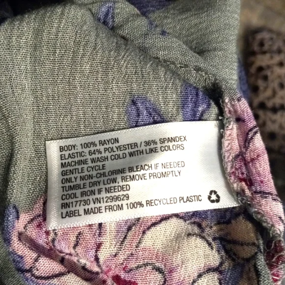 Xhilaration Sz Med, Green/pink/ burgandy  Floral Dress midi - Picture 7 of 7